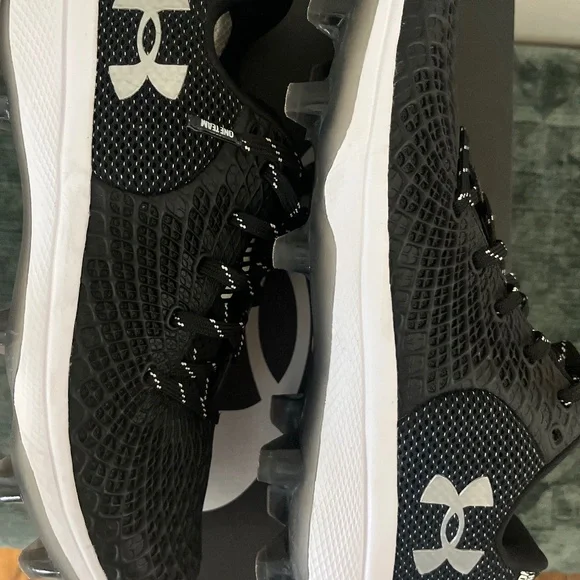 Baseball Cleats - Picture 8 of 12